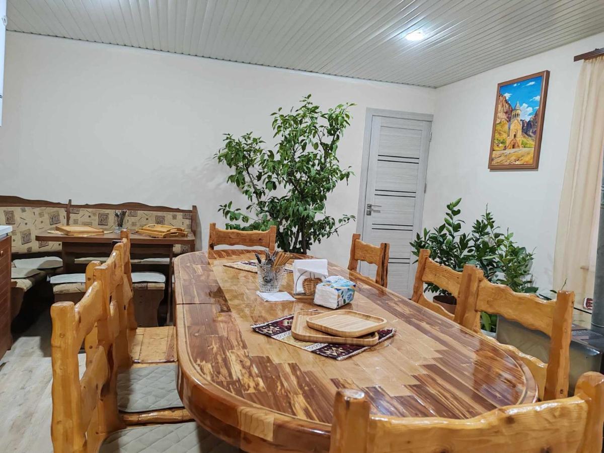 Sun House Hotell Yeghegnadzor Eksteriør bilde