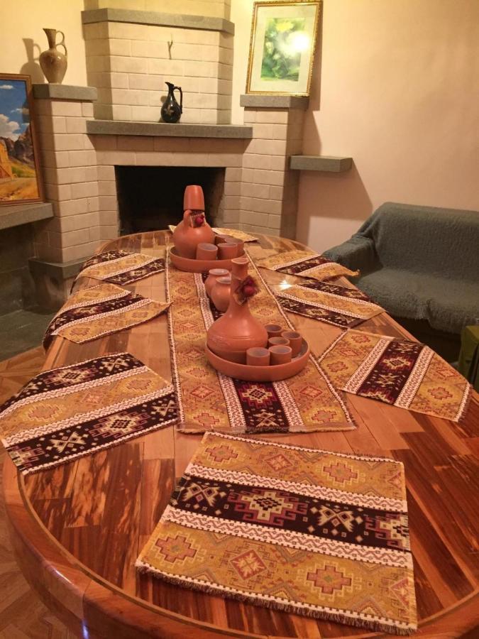 Sun House Hotell Yeghegnadzor Eksteriør bilde