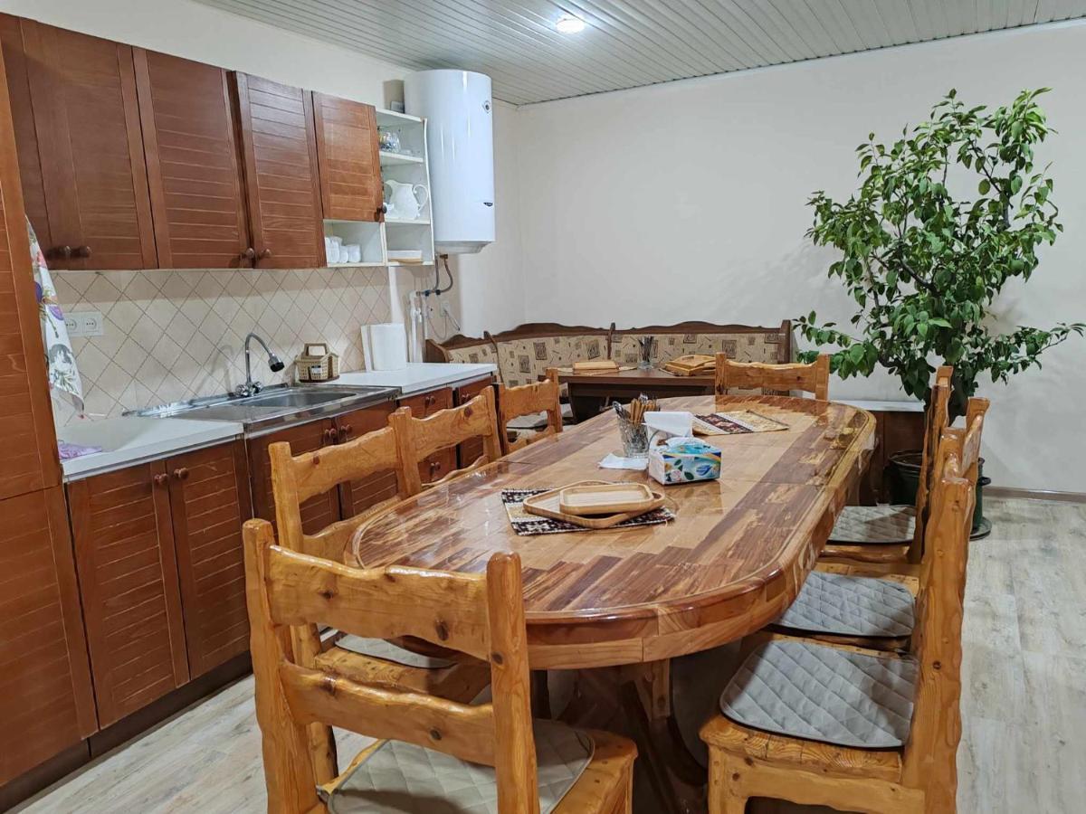 Sun House Hotell Yeghegnadzor Eksteriør bilde