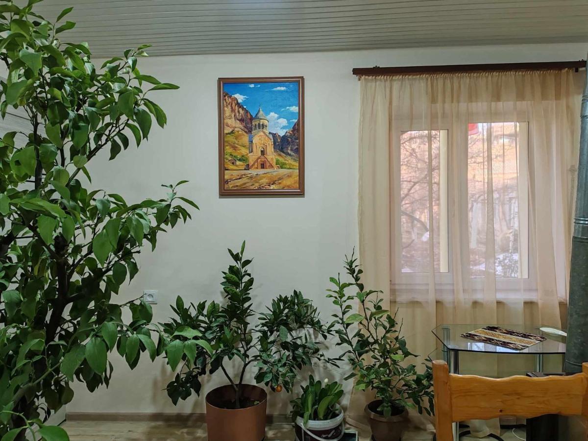 Sun House Hotell Yeghegnadzor Eksteriør bilde