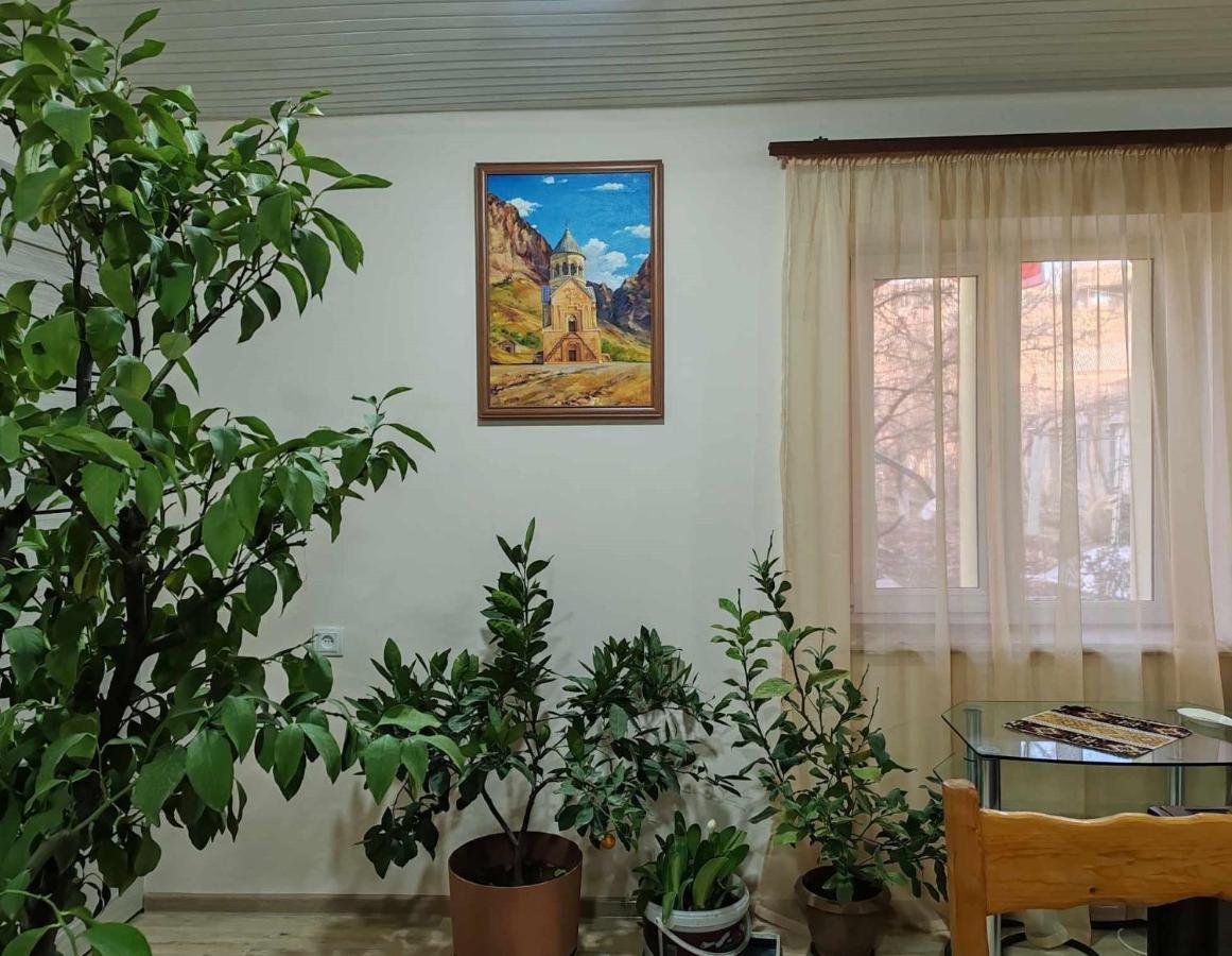 Sun House Hotell Yeghegnadzor Eksteriør bilde