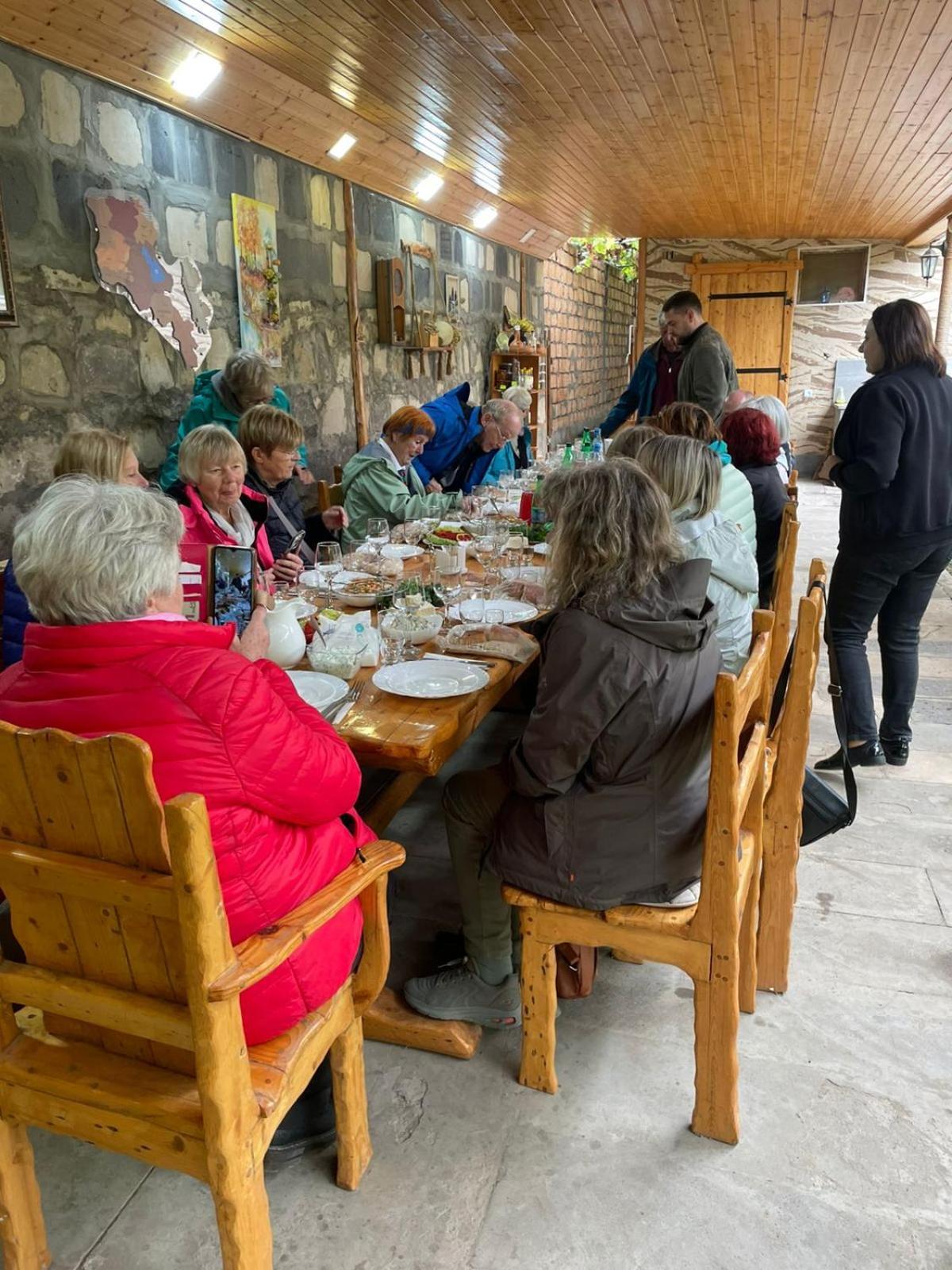 Sun House Hotell Yeghegnadzor Eksteriør bilde